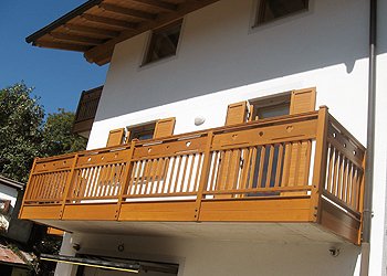Casa Franca - Ampio balcone soleggiato a SUD con luce sulla camera e soggiorno dell''appartamento .