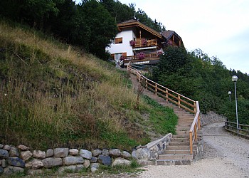 Appartamento Mas del Tas - Scaletta dal parcheggio alla villa.