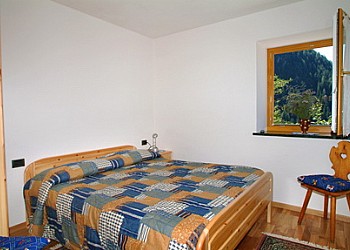 Appartamento a Predazzo. la seconda camera di ogni appartamento è possibile farla con letto matrimoniale, o 2 singoli o 3/4 singoli su richiesta
