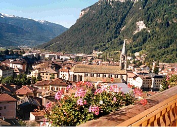 Appartamento a Predazzo. Vista panoramica dalla terrazza sul paese, Lagorai, Cermis