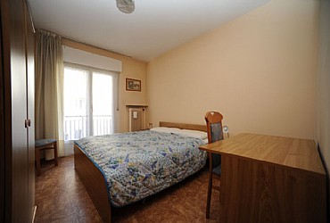 Appartamento a Predazzo. <p>3^ camera matrimoniale
(con possibilità di aggiungere un 3° letto)<p>
the third bedroom (with possibility of adding a 3rd bed)