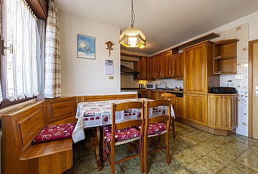 Appartamento a Castello-Molina di Fiemme. cucina attrezzata con zona pranzo